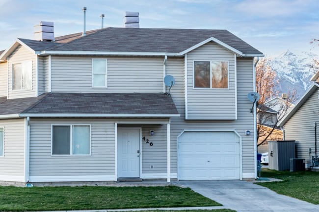 Building Photo - 426 W 600 S