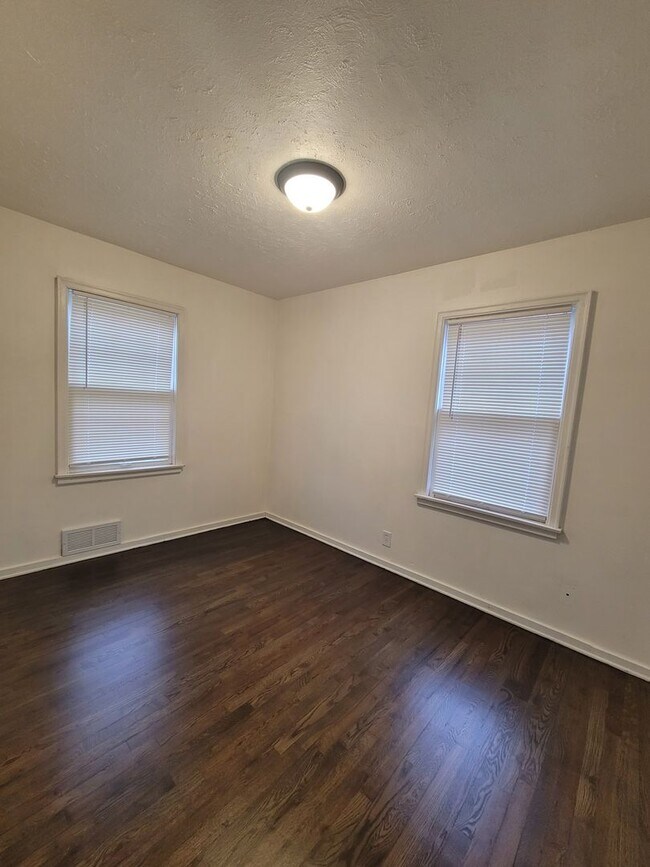 Foto del edificio - Three Bedroom Available Now!