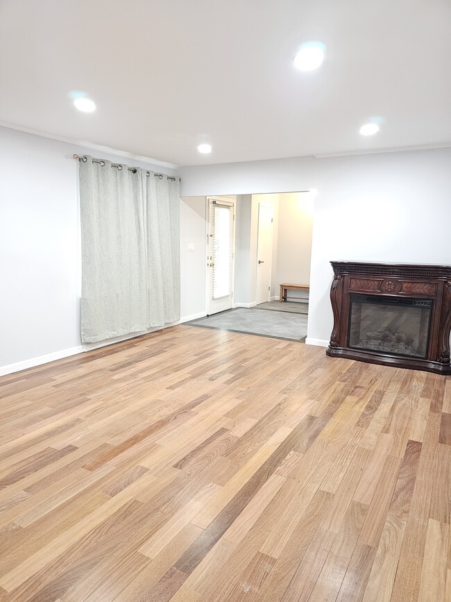 Livingroom - 103 Park Ave