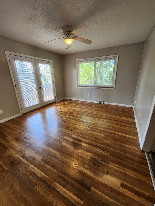 Foto del edificio - 6113 Foote Mineral Ln