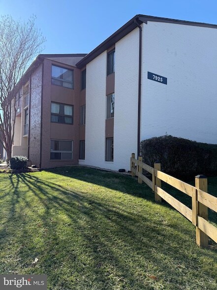 Building Photo - 7925 Mandan Rd