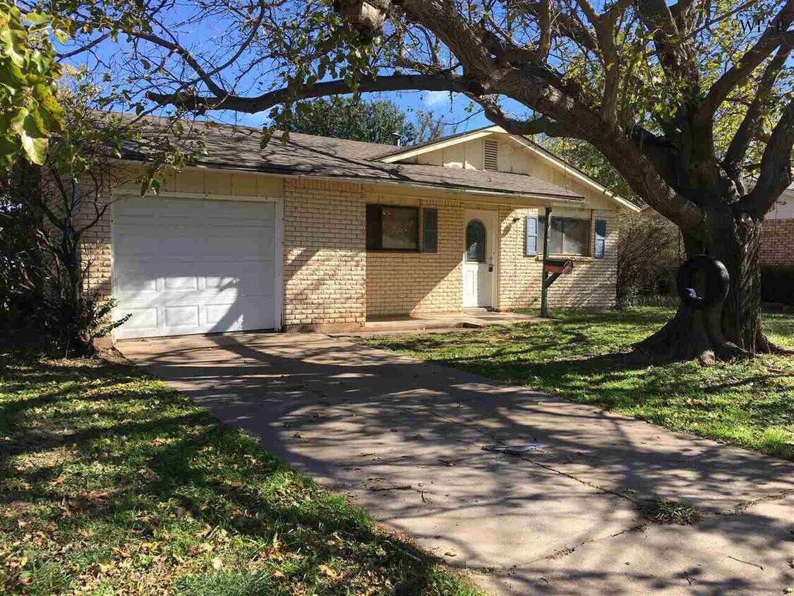 5107 Lakefront Dr, Wichita Falls, TX 76310 House for Rent in Wichita