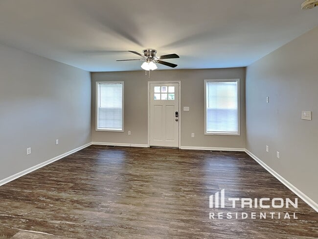 Building Photo - 1657 Lemming Dr SE