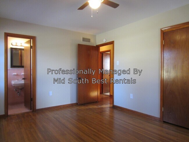Building Photo - 1316 Busby Cove