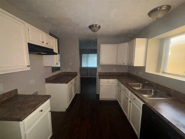 Foto del edificio - 2806 Goldspring Ln