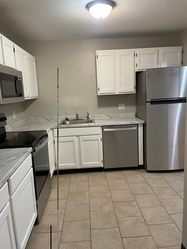 Cocina - 1 Bristol Ct