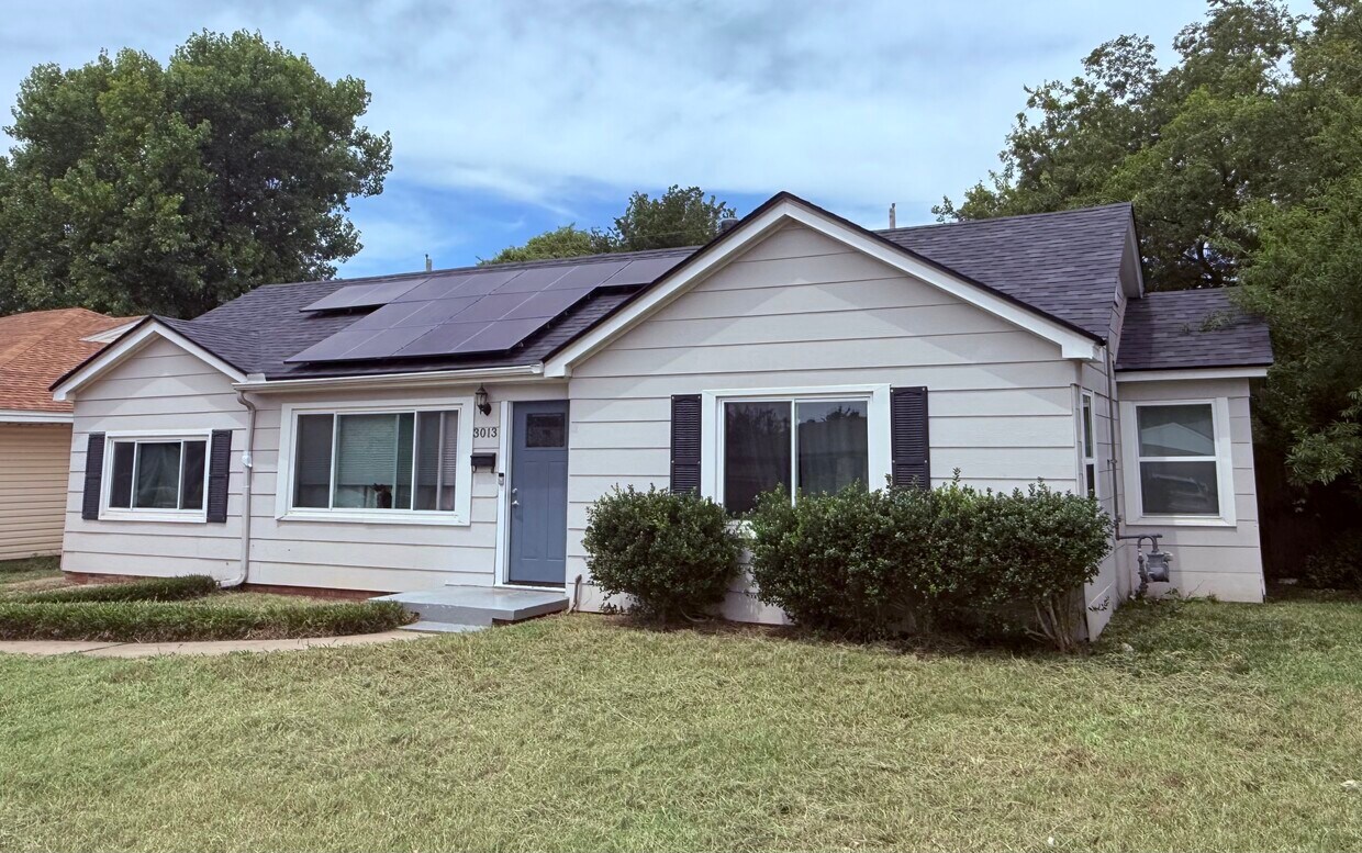 Primary Photo - 3013 W Fairfield Ave