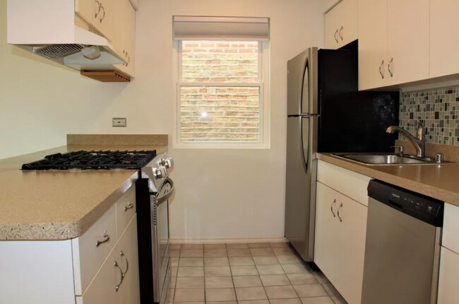 Kitchen - 832 S Leavitt St