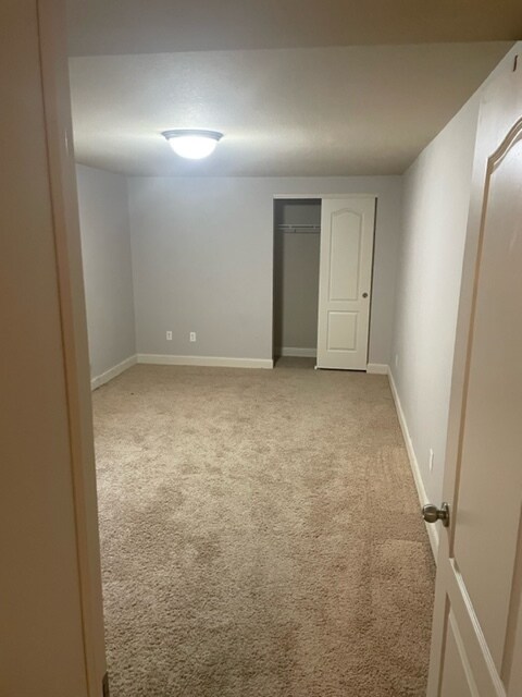 Building Photo - 200 Grandview Ct
