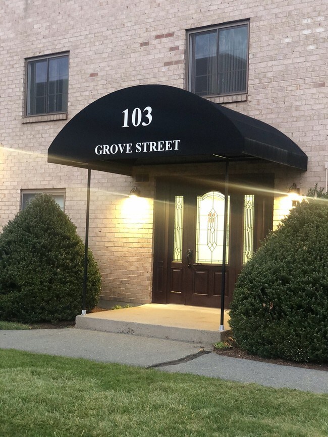 Building Photo - 103 Grove St