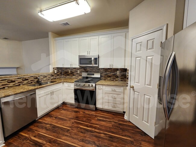 Foto del edificio - 1618 Cove Creek Cir