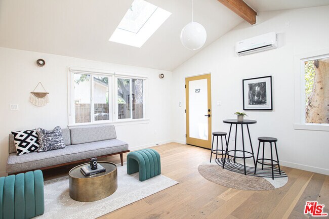 Foto del edificio - 125 Hackett Pl