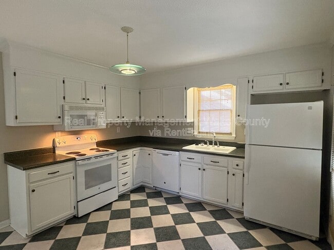 Building Photo - 106 N McLean Ct