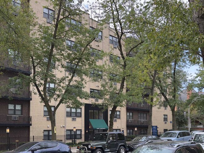 Building Photo - 450 W Barry Ave