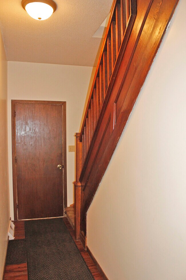 Entry - 516 11th Ave