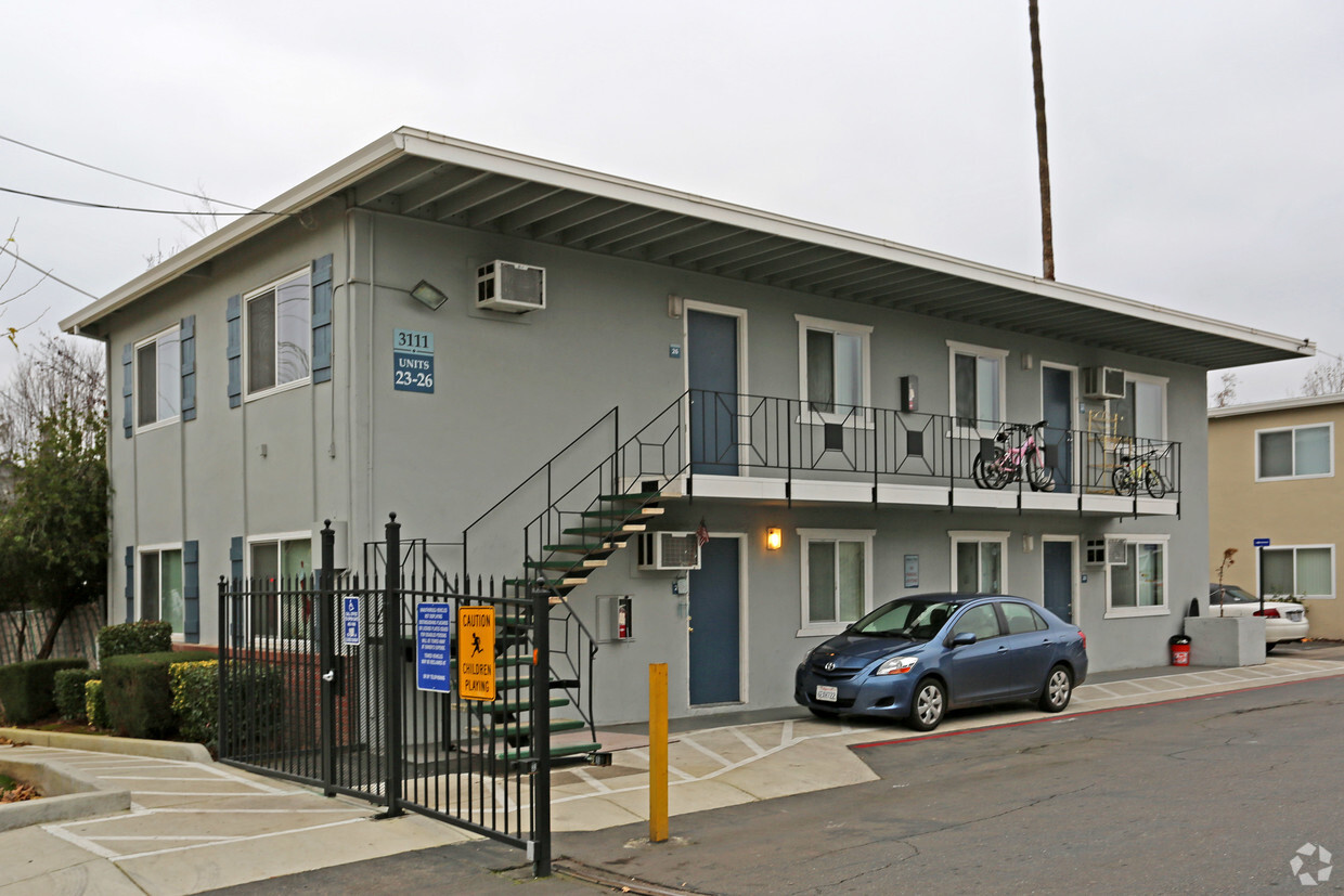 Primary Photo - Eastern Villa Apartments