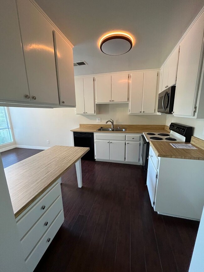 Foto del edificio - Ground-Floor Living in a Desirable 55+ Thousand Oaks Community