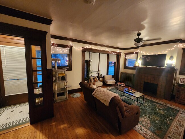 Sala de estar (amueblada) - 2107 N 51st St