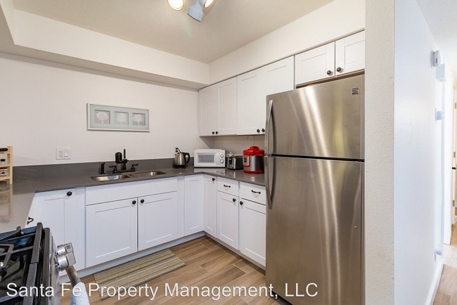 Building Photo - 1304 Rufina Ln