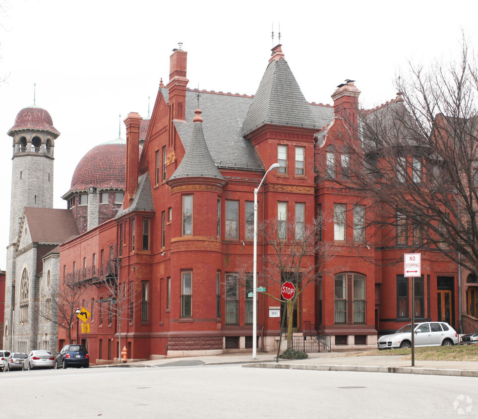 Primary Photo - 1900 Eutaw Pl