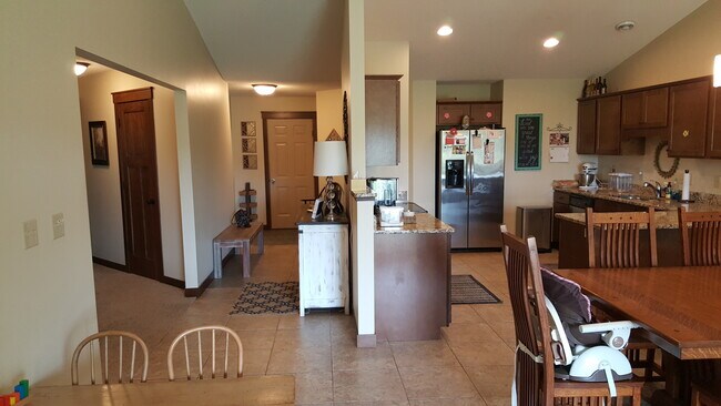 Building Photo - 33 Meadowlark Dr