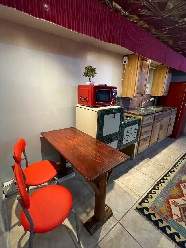 Foto del edificio - 4778 Rogers Rd