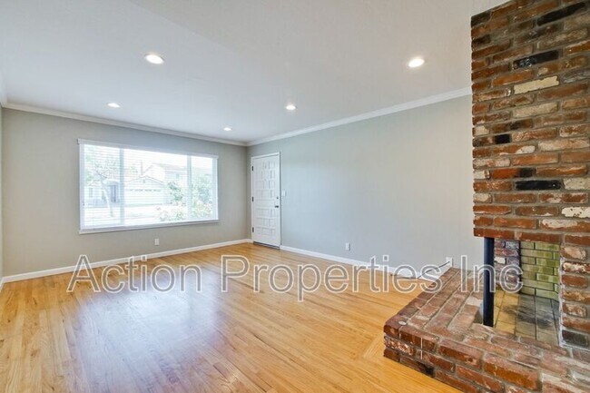 Building Photo - 3843 Rhoda Dr