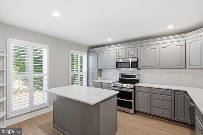 Building Photo - 12087 Edgemere Cir