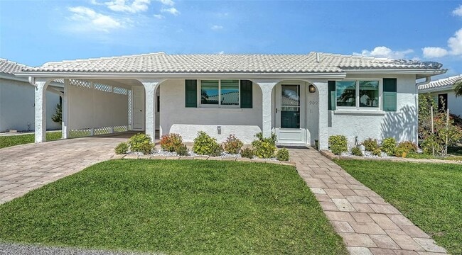 Building Photo - 909 Spanish Dr N