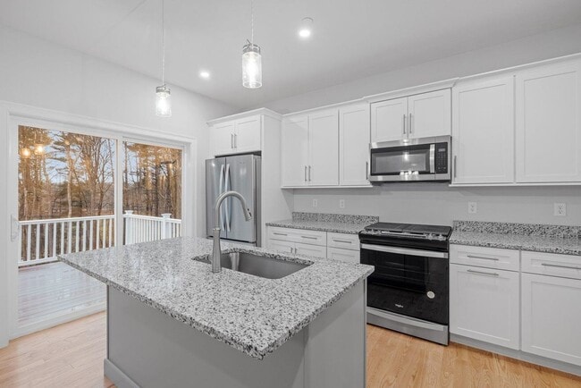 Building Photo - 945 Londonderry Tpke
