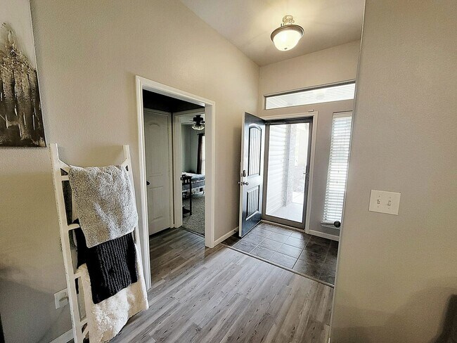 Foto del edificio - Beautiful 3/2/2 home in Quincy Park