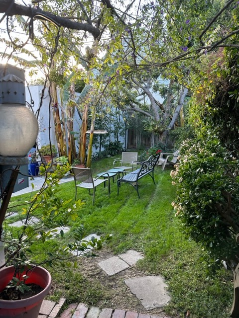 Foto del edificio - 1061 Masselin Ave