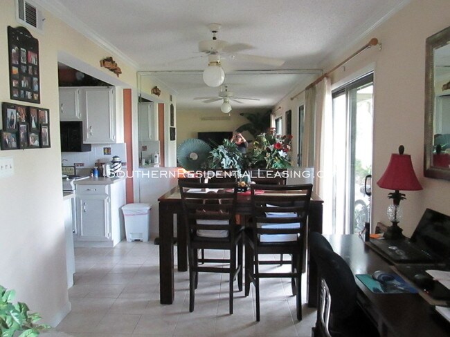 Building Photo - 373 Sunset Bay