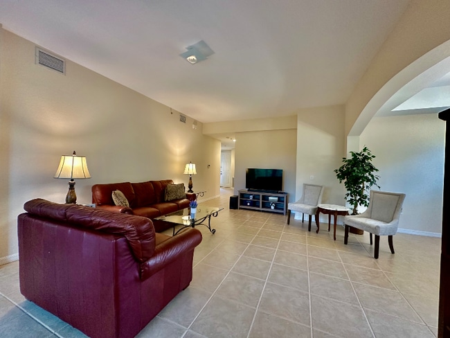 Building Photo - 1305 Mariposa Cir