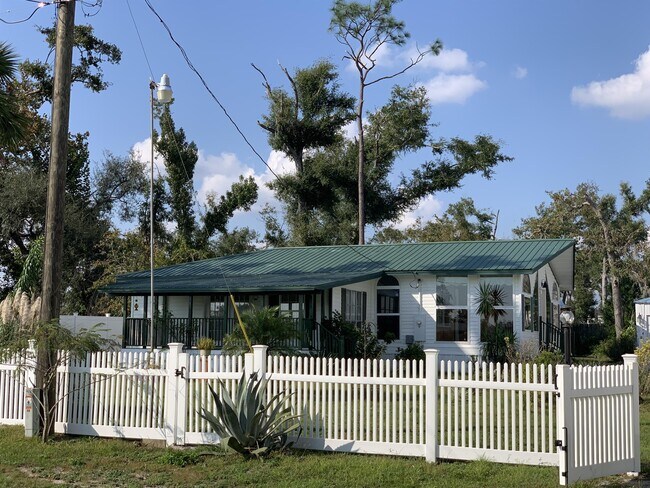 Foto del edificio - 6064 Ard Dr