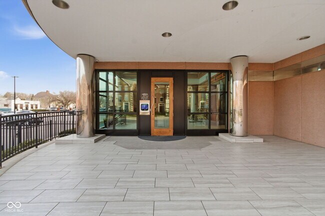 Foto del edificio - 225 N New Jersey St