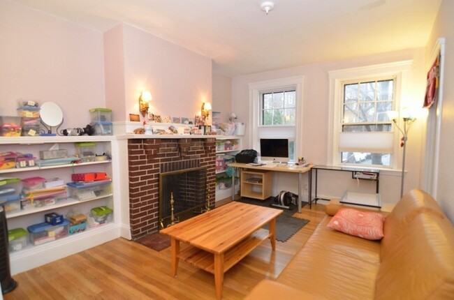 Building Photo - 42 Linnaean St