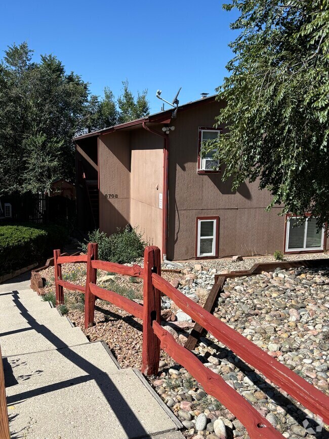 Building Photo - 6708 Dublin Loop W