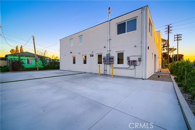 Building Photo - 801 E 84th Pl