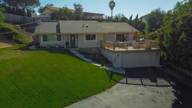 Building Photo - 1527 Calavo Dr