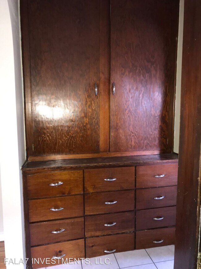 Foto del edificio - 3173 N Holton St