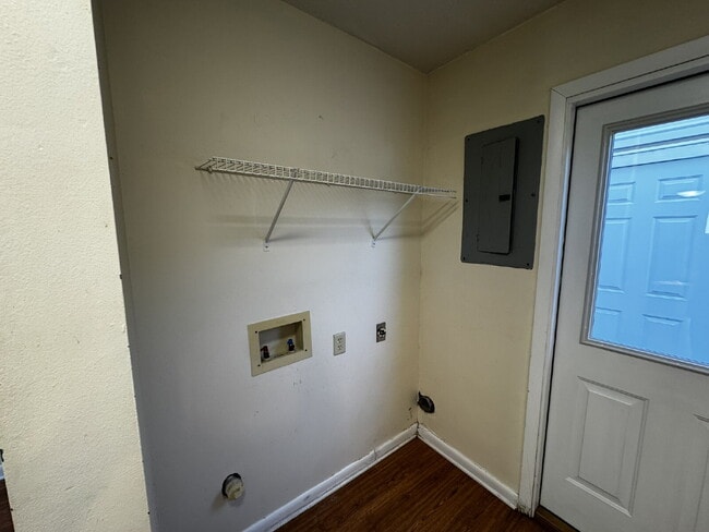 Building Photo - Townhouse for Rent