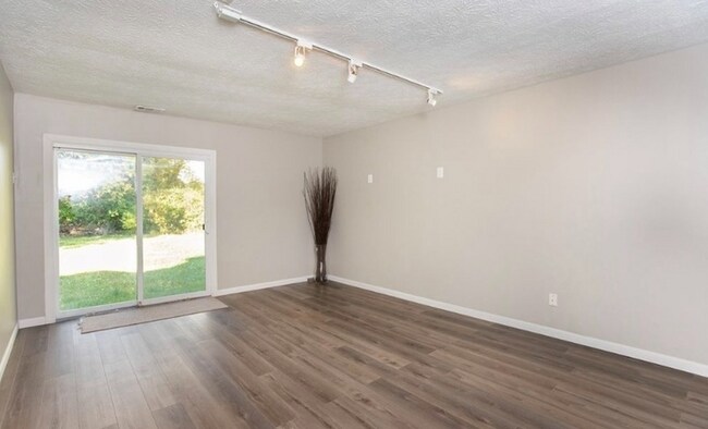 Foto del edificio - 9030 Reed Rd