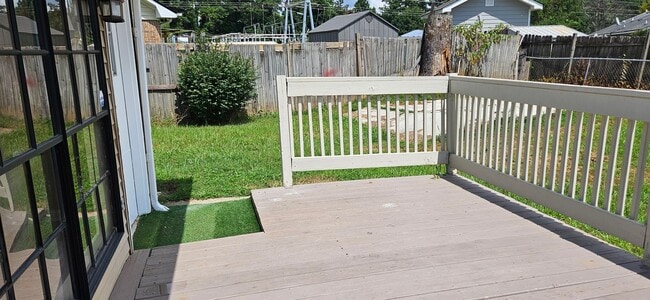 Cozy house on cul-de-sac walking distance ... - Cozy house on cul-de-sac walking distance ...