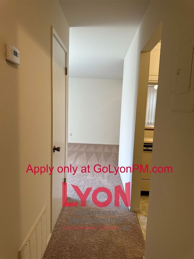 Building Photo - 1 bed/1 bath downstairs unit in Arden Arcade