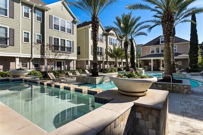 Building Photo - This Condo is The Perfect Blend of Comfort...