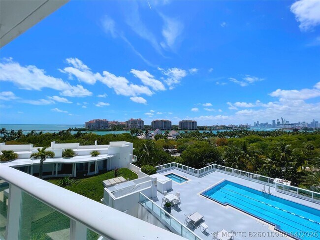 Foto del edificio - 100 South Pointe Dr