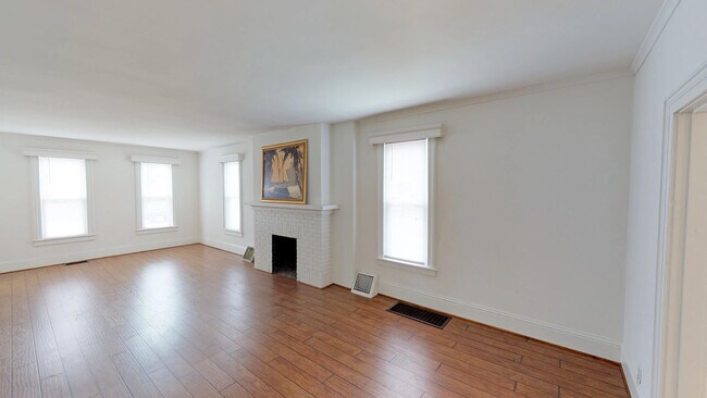 SALA DE ESTAR - 521 W Edwards St
