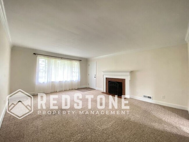 Foto del edificio - 3 Bedroom, 1 Bath - House