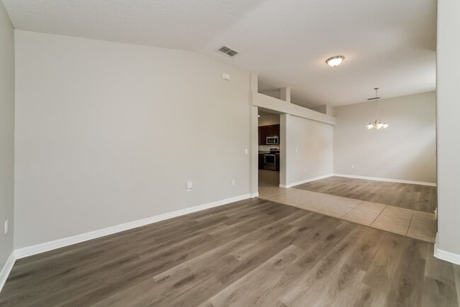 Building Photo - 265 Cranbrook Dr